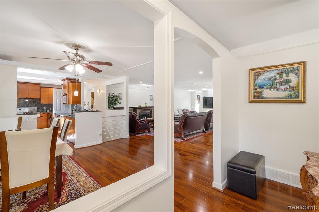 Rochester Hills, Michigan 48309, United States, 4 Bedrooms Bedrooms, ,3 BathroomsBathrooms,Residential,Active,192832