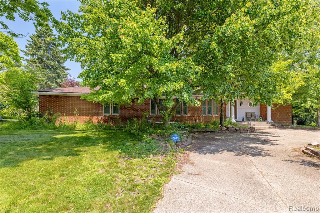 Rochester Hills, Michigan 48309, United States, 4 Bedrooms Bedrooms, ,3 BathroomsBathrooms,Residential,Active,192832