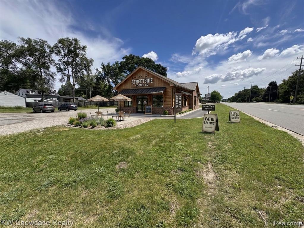 Properties Available 1 - 1 4050 W Walton Blvd