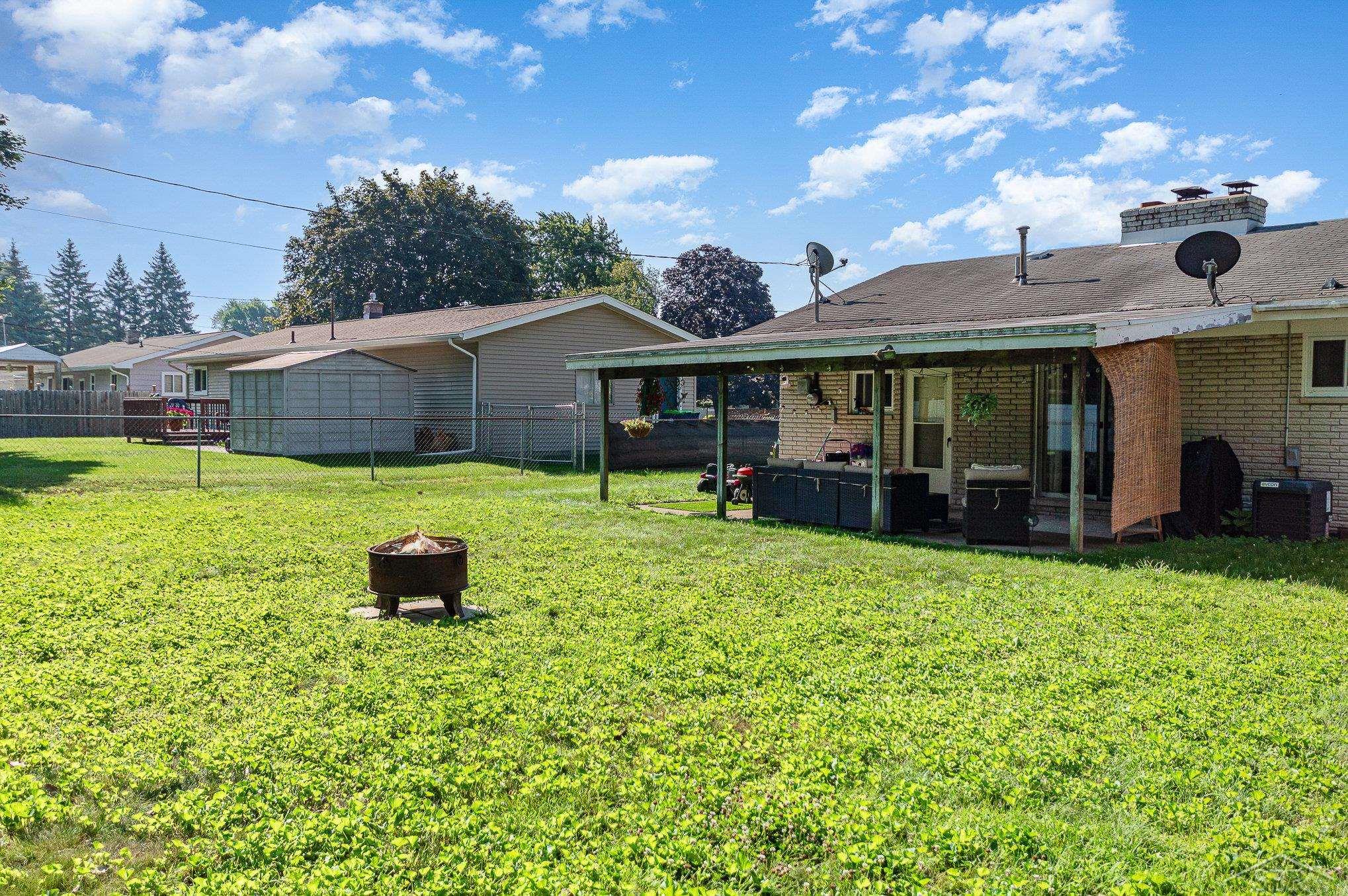 Saginaw, Michigan 48603, United States, 2 Bedrooms Bedrooms, ,1 BathroomBathrooms,Residential,Pending,192852