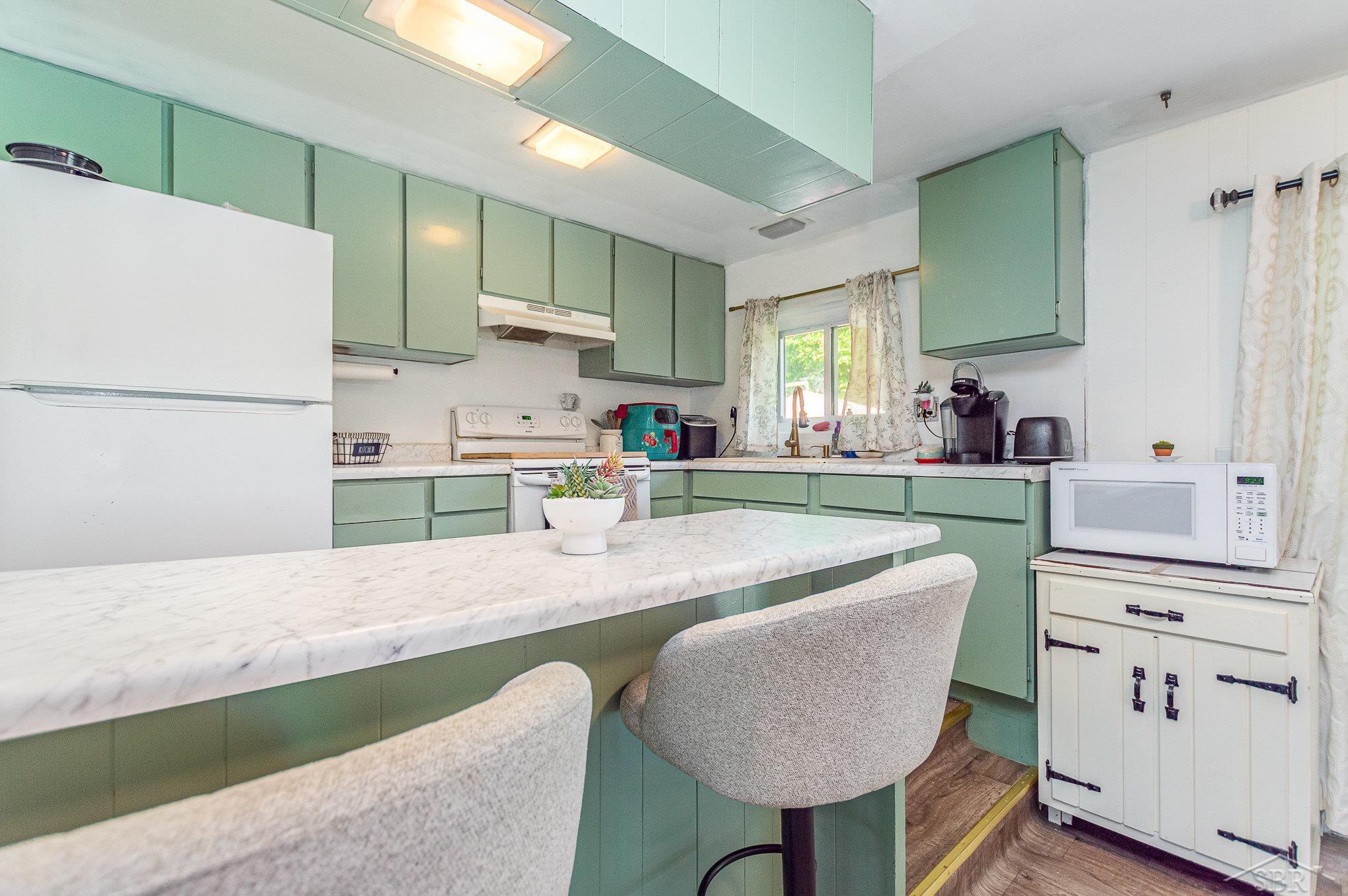 Saginaw, Michigan 48603, United States, 2 Bedrooms Bedrooms, ,1 BathroomBathrooms,Residential,Pending,192852