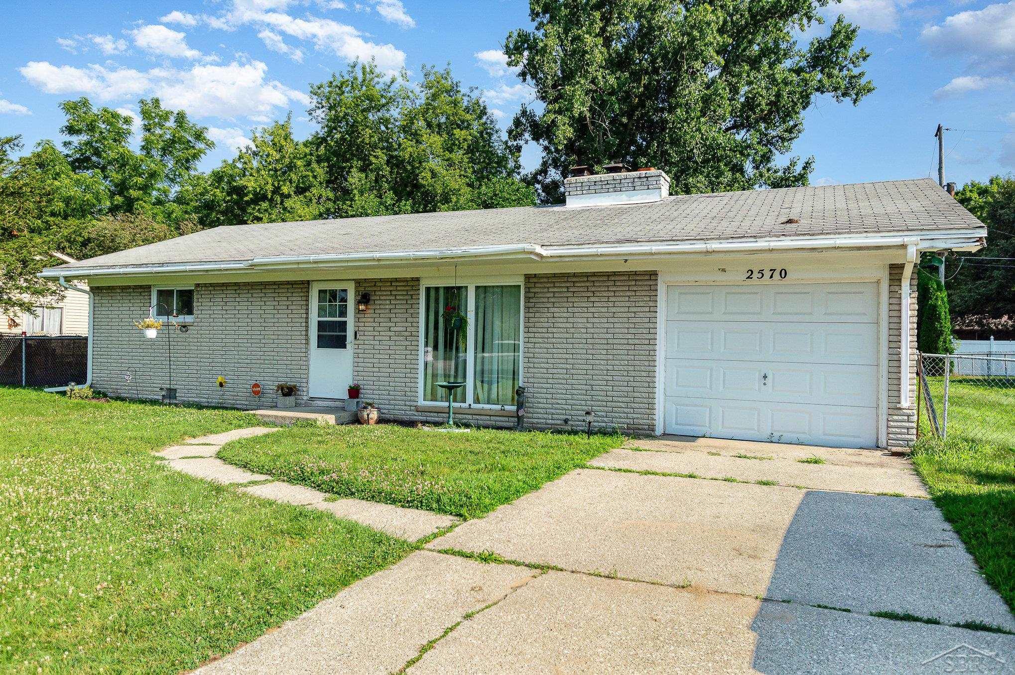 Saginaw, Michigan 48603, United States, 2 Bedrooms Bedrooms, ,1 BathroomBathrooms,Residential,Pending,192852