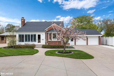 Photo of 21215 E 11 Mile Road, Saint Clair Shores, MI 48081 (MLS # 50206283)