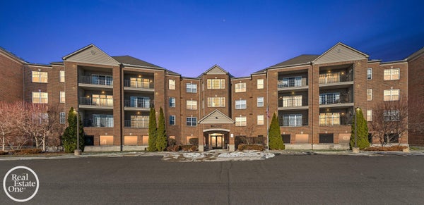 2118 COUNTRY CLUB DR APT 10, SAINT CLAIR SHORES, MI 48082 - Image 05f737243fa27fc92f75bc9b7fc6cbb1/1873667719