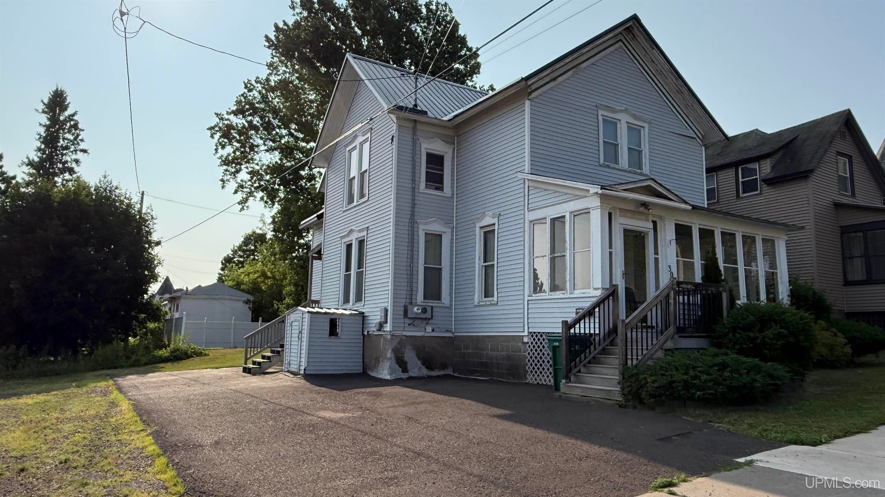 305 5th Ave S