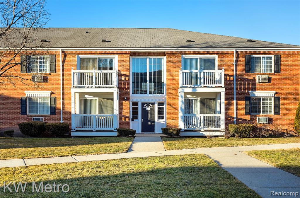 2425 Torquay Avenue 204