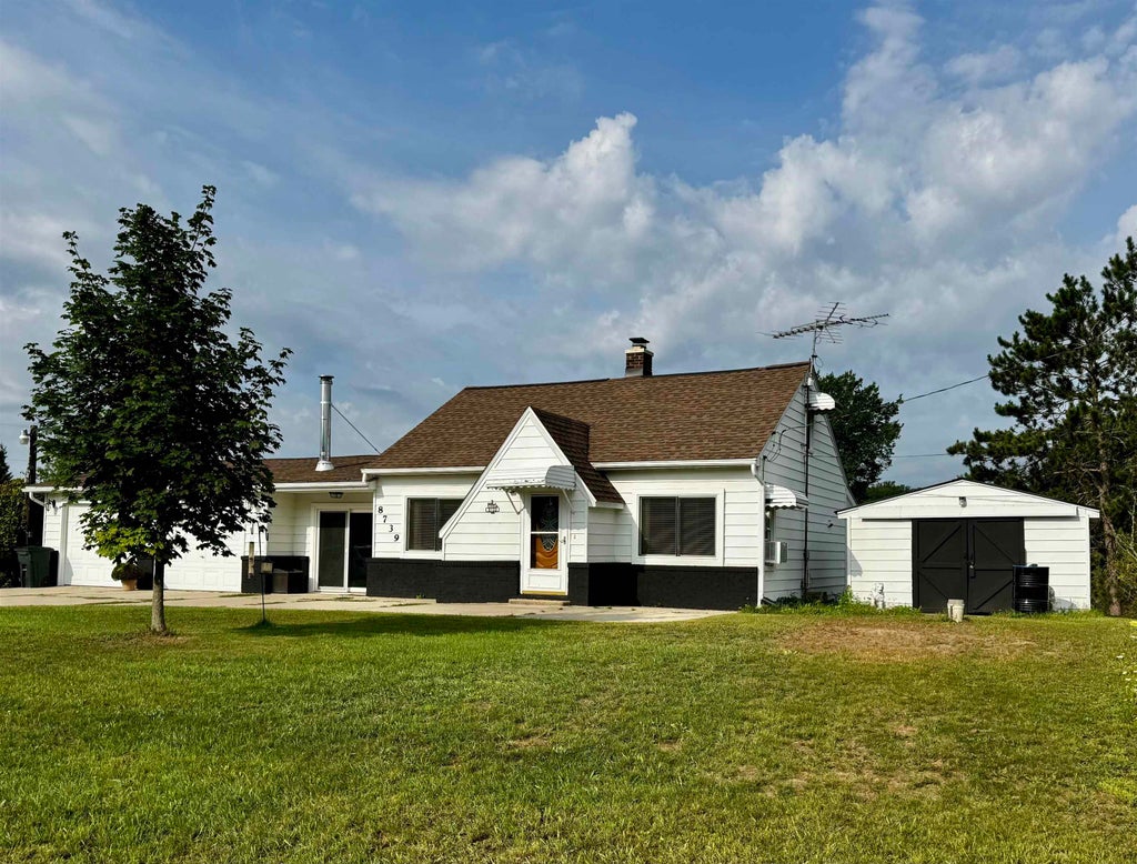 Photo of 8739 N Clare Avenue, Harrison, MI 48625 (MLS # 50220762)