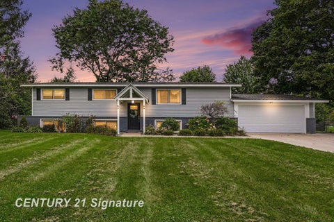 Photo of 481 N 5 Mile Road Road, Midland, MI 48640 (MLS # 50222361)