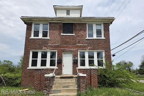 Photo of 6400 Seminole Street, Detroit, MI 48213 (MLS # 61001139)