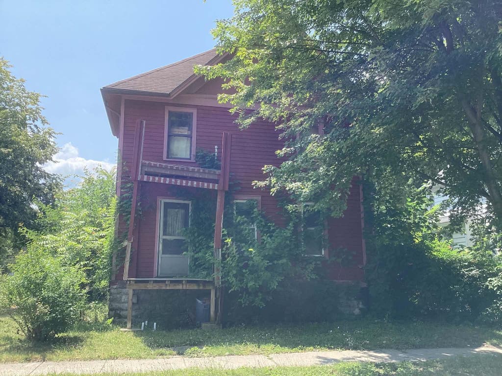 Photo of 1112 9th Street, Bay City, MI 48708 (MLS # 50216155)