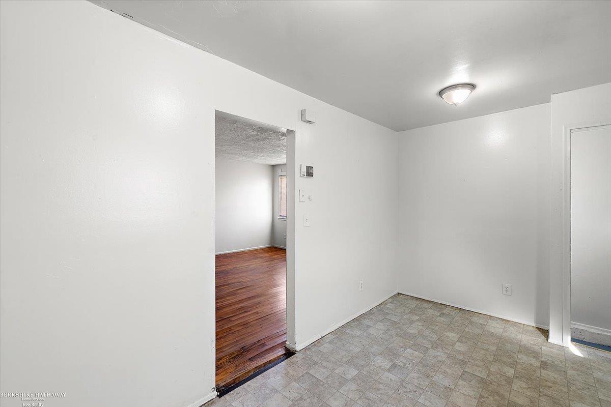 Detroit, Michigan 48204, United States, 3 Bedrooms Bedrooms, ,1 BathroomBathrooms,Residential,Pending,193244