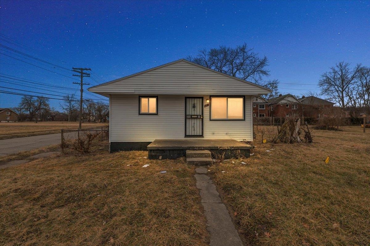 Detroit, Michigan 48204, United States, 3 Bedrooms Bedrooms, ,1 BathroomBathrooms,Residential,Pending,193244