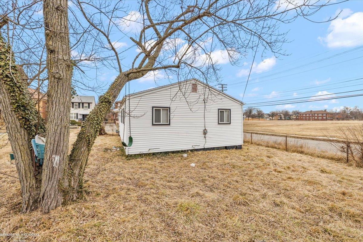 Detroit, Michigan 48204, United States, 3 Bedrooms Bedrooms, ,1 BathroomBathrooms,Residential,Pending,193244