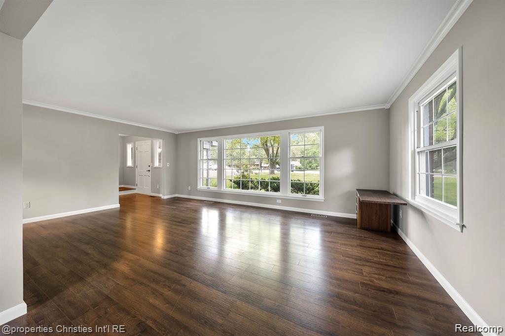 Rochester Hills, Michigan 48309, United States, 3 Bedrooms Bedrooms, ,2 BathroomsBathrooms,Residential,Active,205479