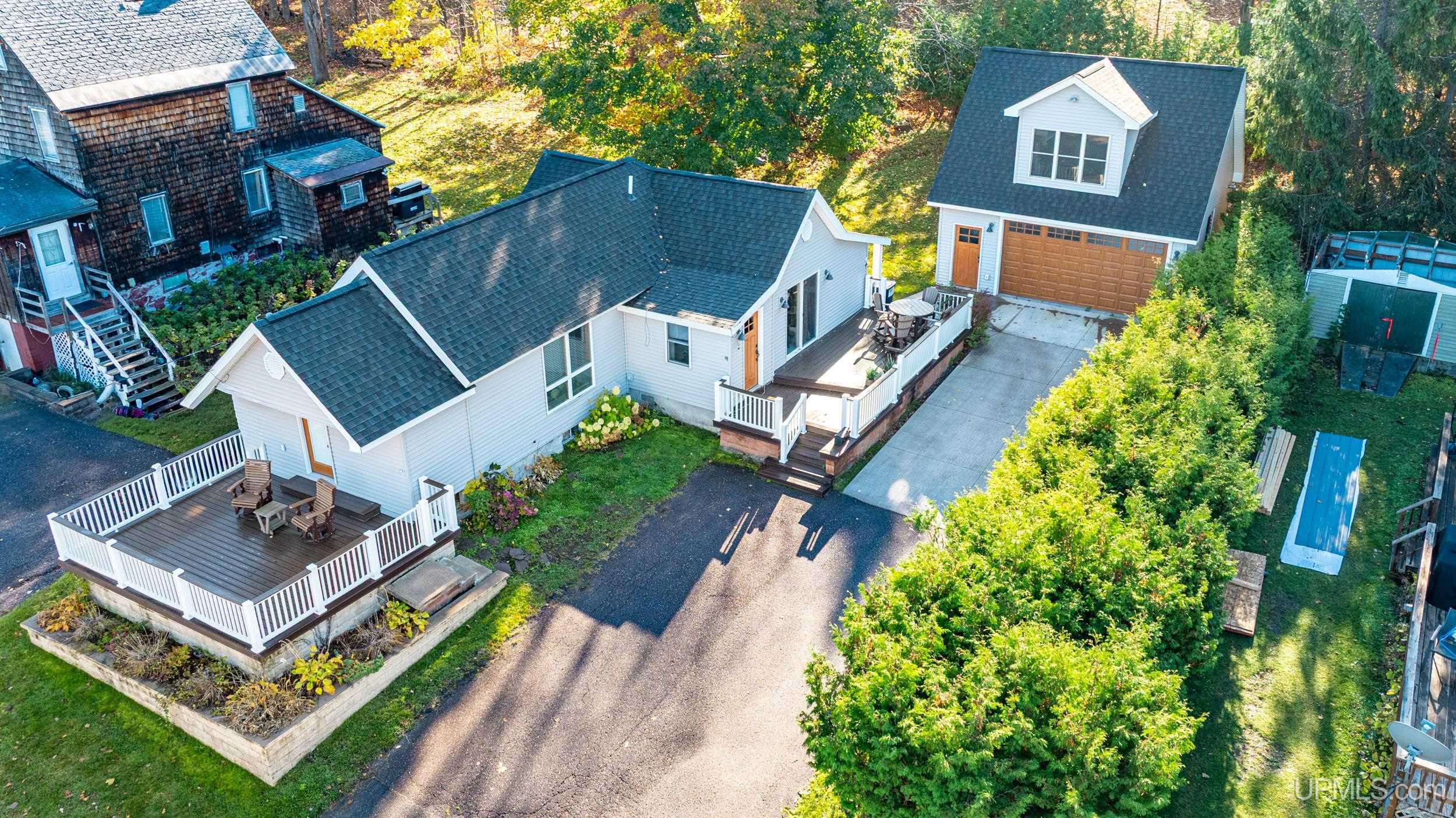 711 Calverley Avenue