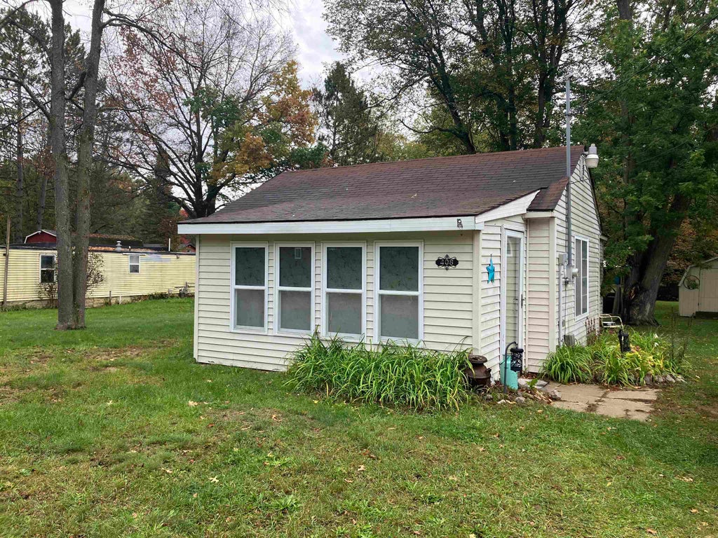 Photo of 408 Maple Street, Lake, MI 48632 (MLS # 50223594)