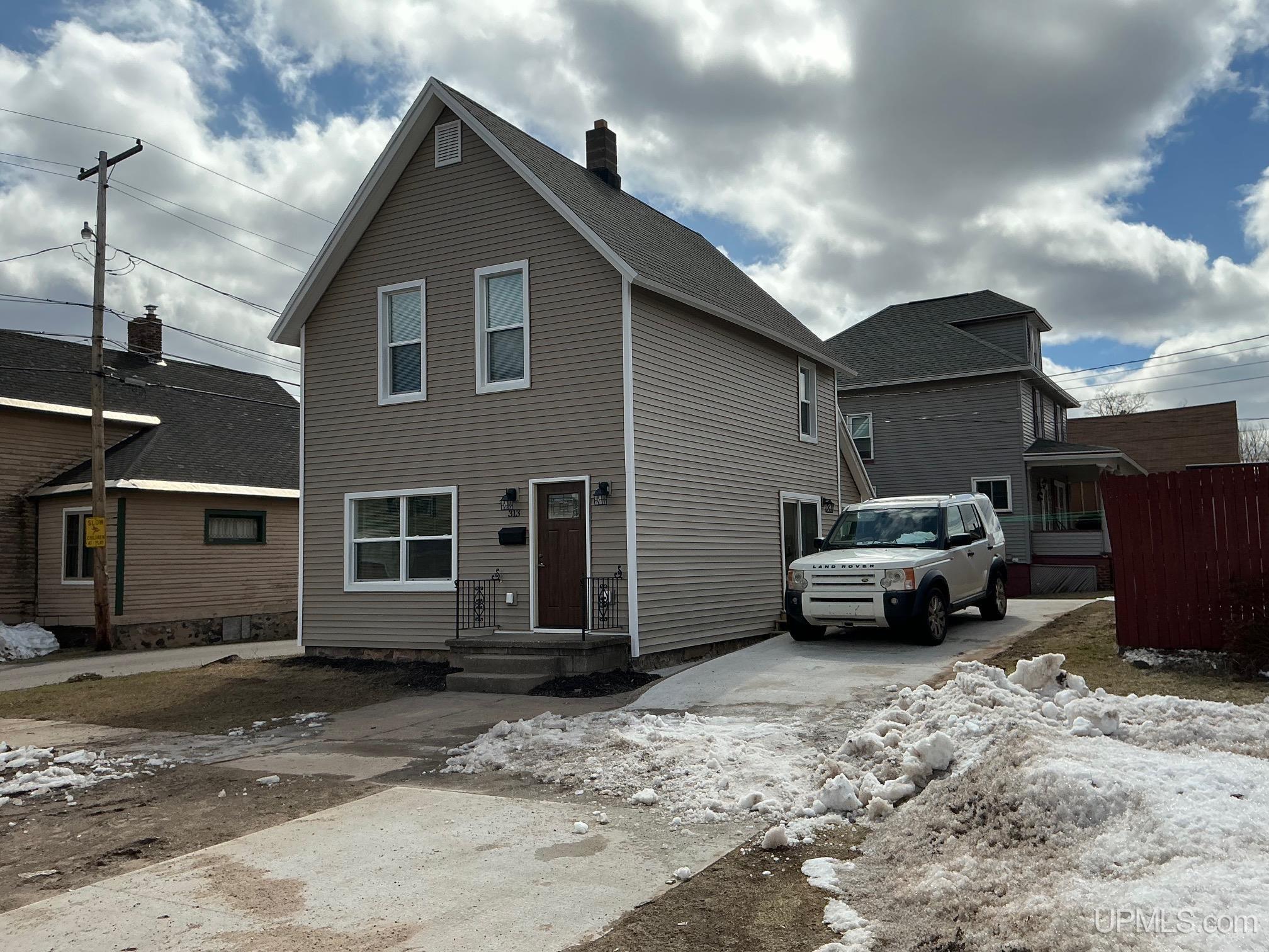 313 N Pioneer Avenue