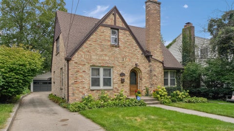 Photo of 1340 Giddings Avenue, Grand Rapids, MI 49506 (MLS # 70559696)