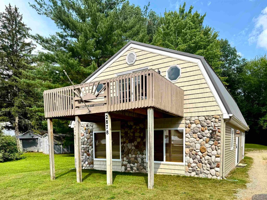 Photo of 2878 Lakeshore Drive, Gladwin, MI 48624 (MLS # 50185241)