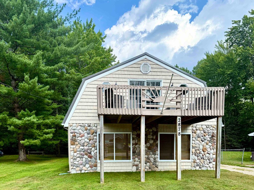 Photo of 2878 Lakeshore Drive, Gladwin, MI 48624 (MLS # 50185241)