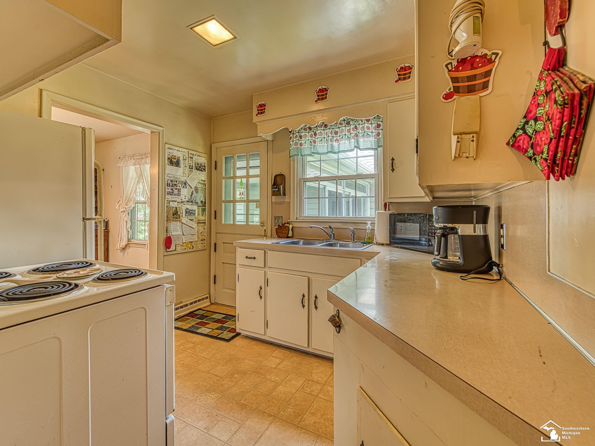 Monroe, Michigan 48161, United States, 4 Bedrooms Bedrooms, ,2 BathroomsBathrooms,Residential,Pending,192835