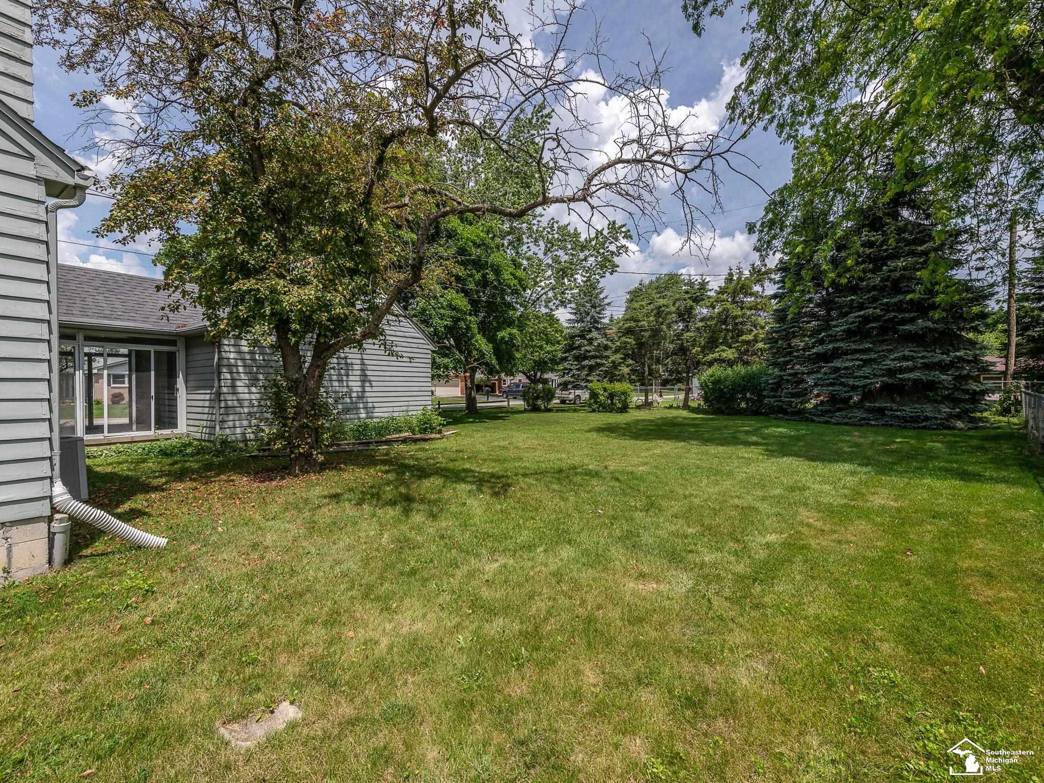 Monroe, Michigan 48161, United States, 4 Bedrooms Bedrooms, ,2 BathroomsBathrooms,Residential,Pending,192835