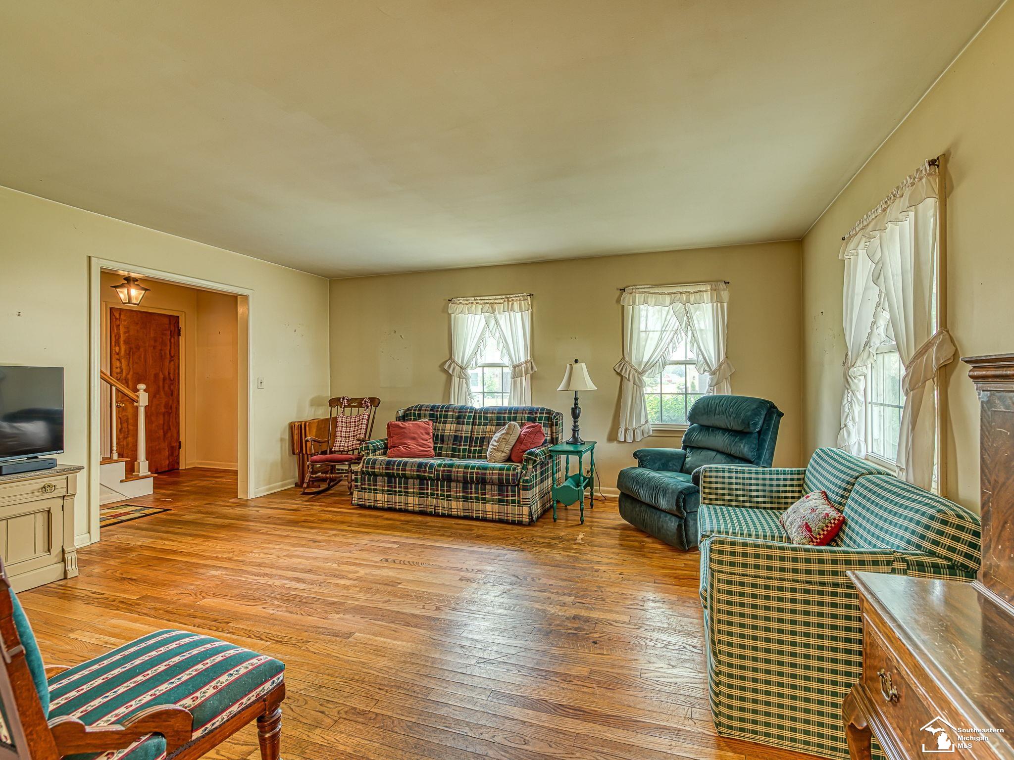 Monroe, Michigan 48161, United States, 4 Bedrooms Bedrooms, ,2 BathroomsBathrooms,Residential,Pending,192835