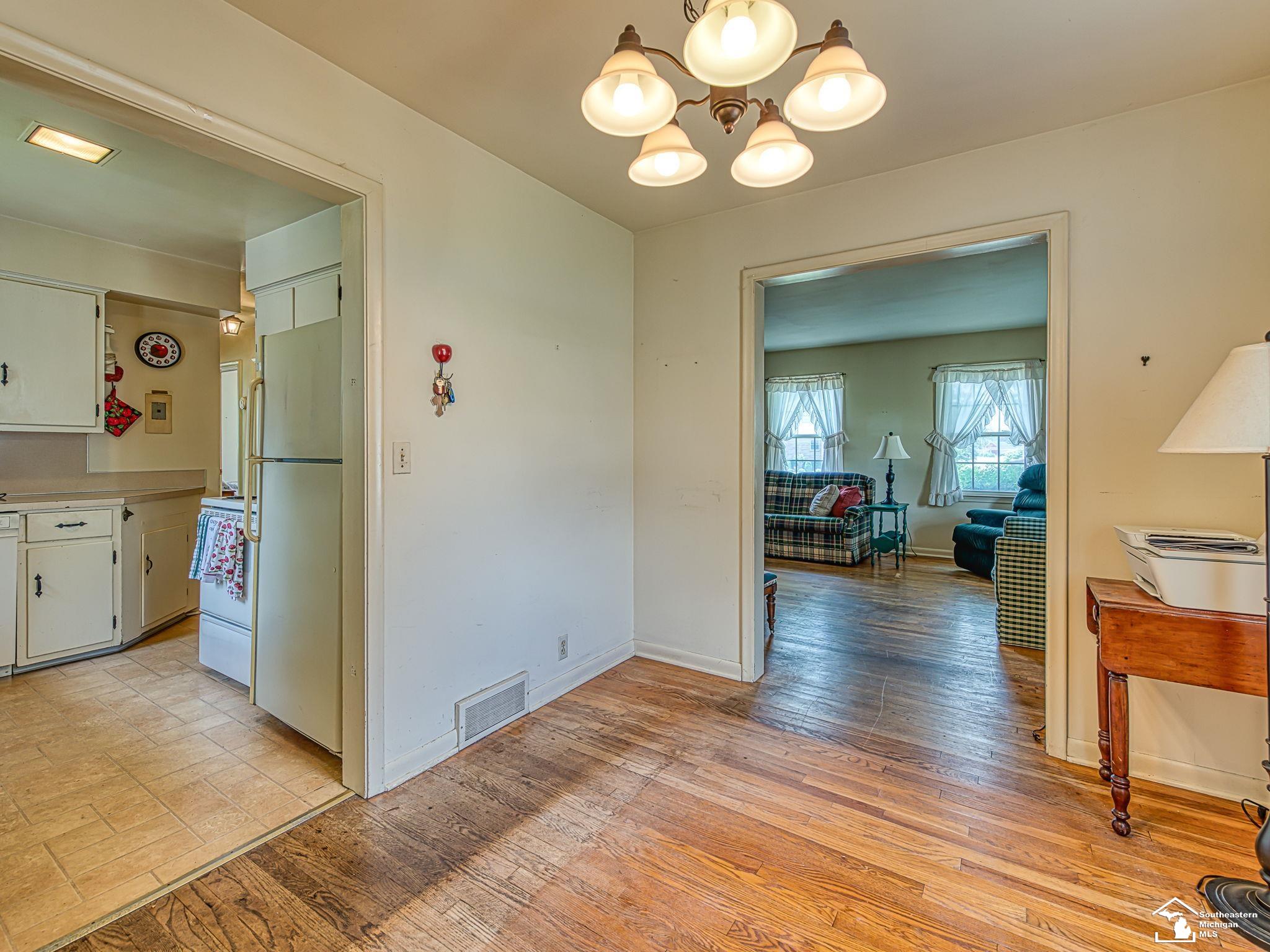 Monroe, Michigan 48161, United States, 4 Bedrooms Bedrooms, ,2 BathroomsBathrooms,Residential,Pending,192835