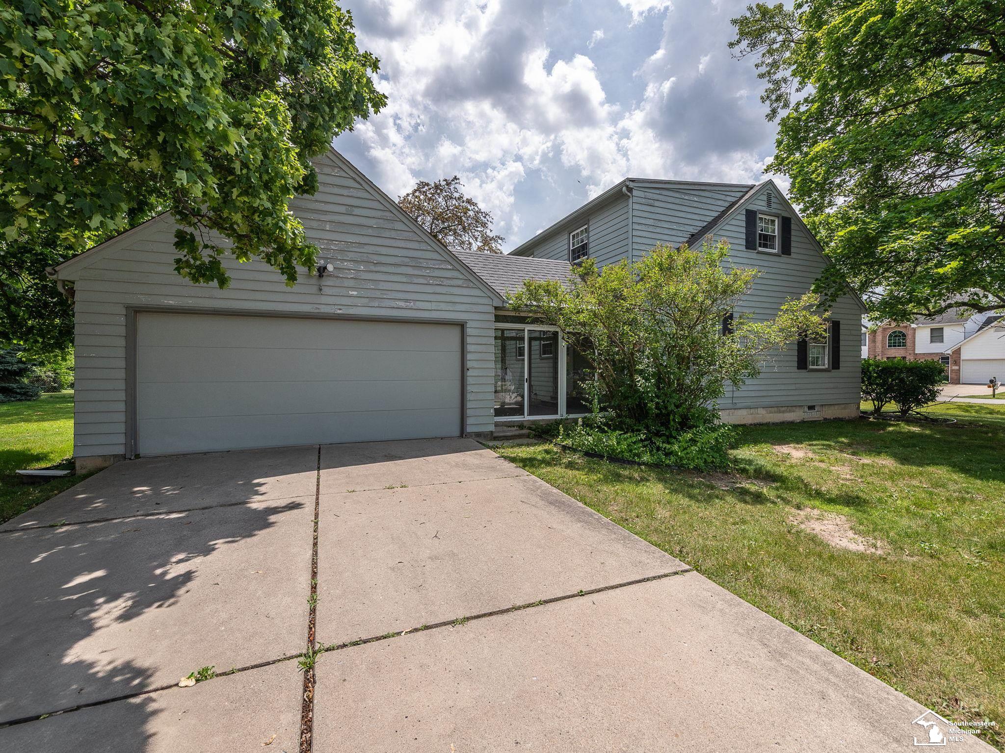 Monroe, Michigan 48161, United States, 4 Bedrooms Bedrooms, ,2 BathroomsBathrooms,Residential,Pending,192835