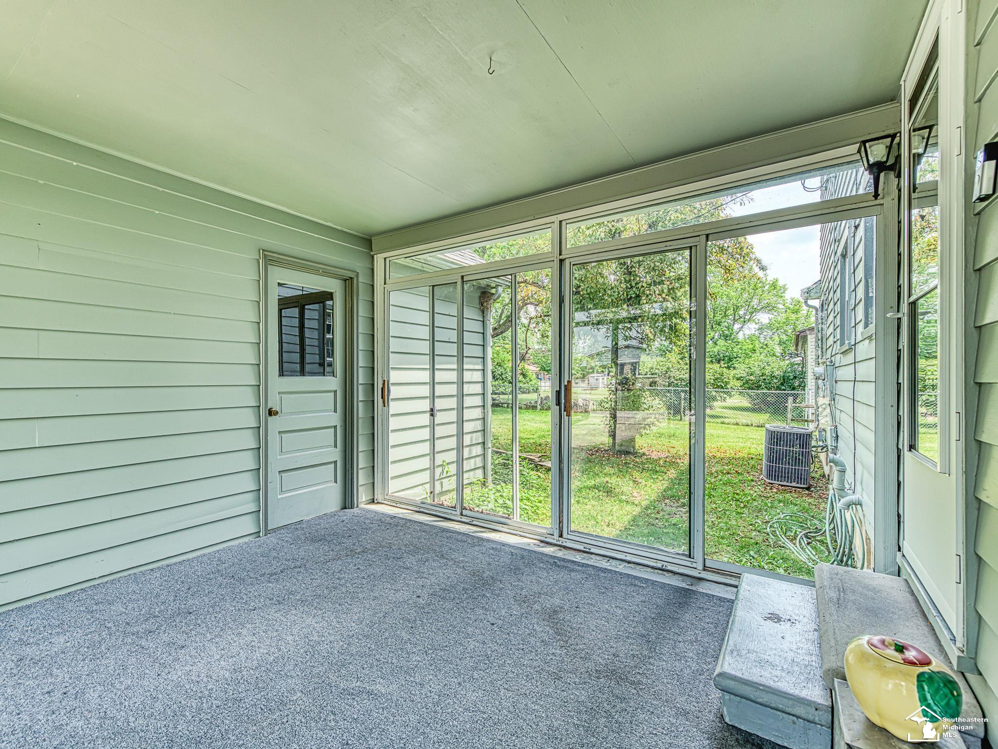 Monroe, Michigan 48161, United States, 4 Bedrooms Bedrooms, ,2 BathroomsBathrooms,Residential,Pending,192835