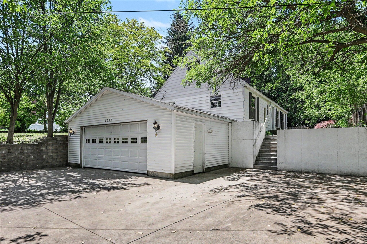 1217 Plymouth Avenue