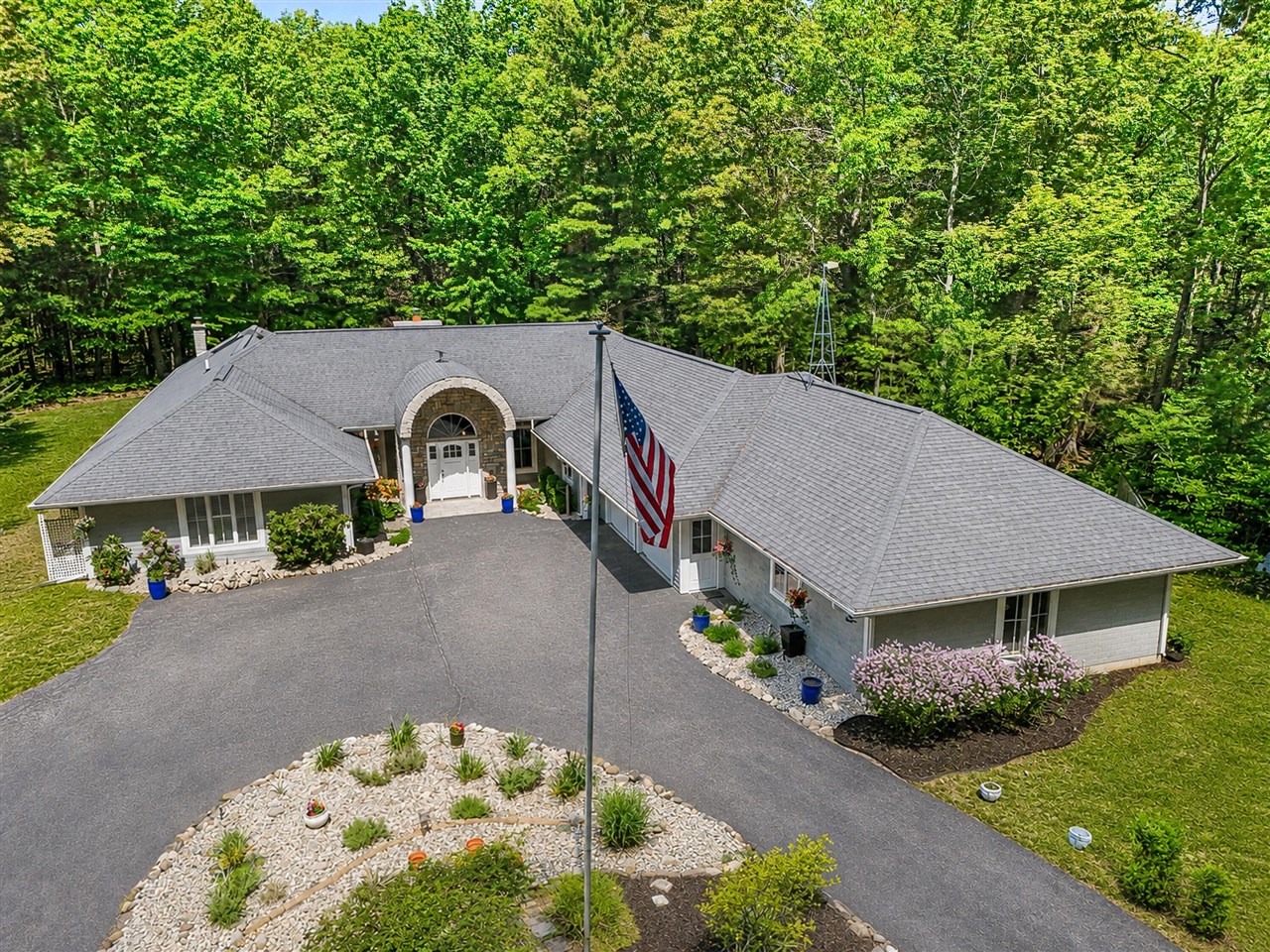 5389 Ridge Road
