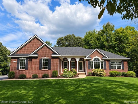 Photo of 2126 Moorlands View, Howell, MI 48855 (MLS # 61028242)