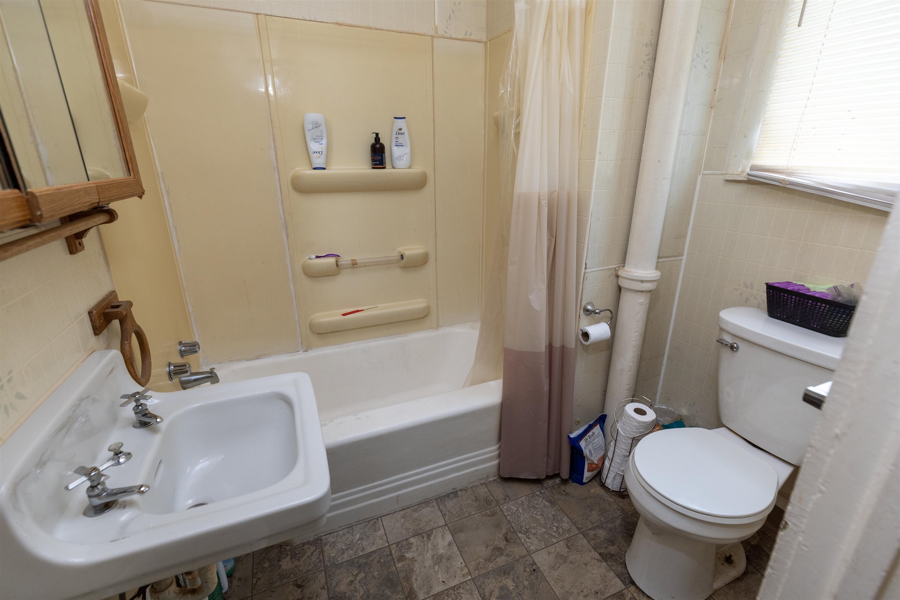 Bay City, Michigan 48708, United States, 2 Bedrooms Bedrooms, ,1 BathroomBathrooms,Residential,Active,192868