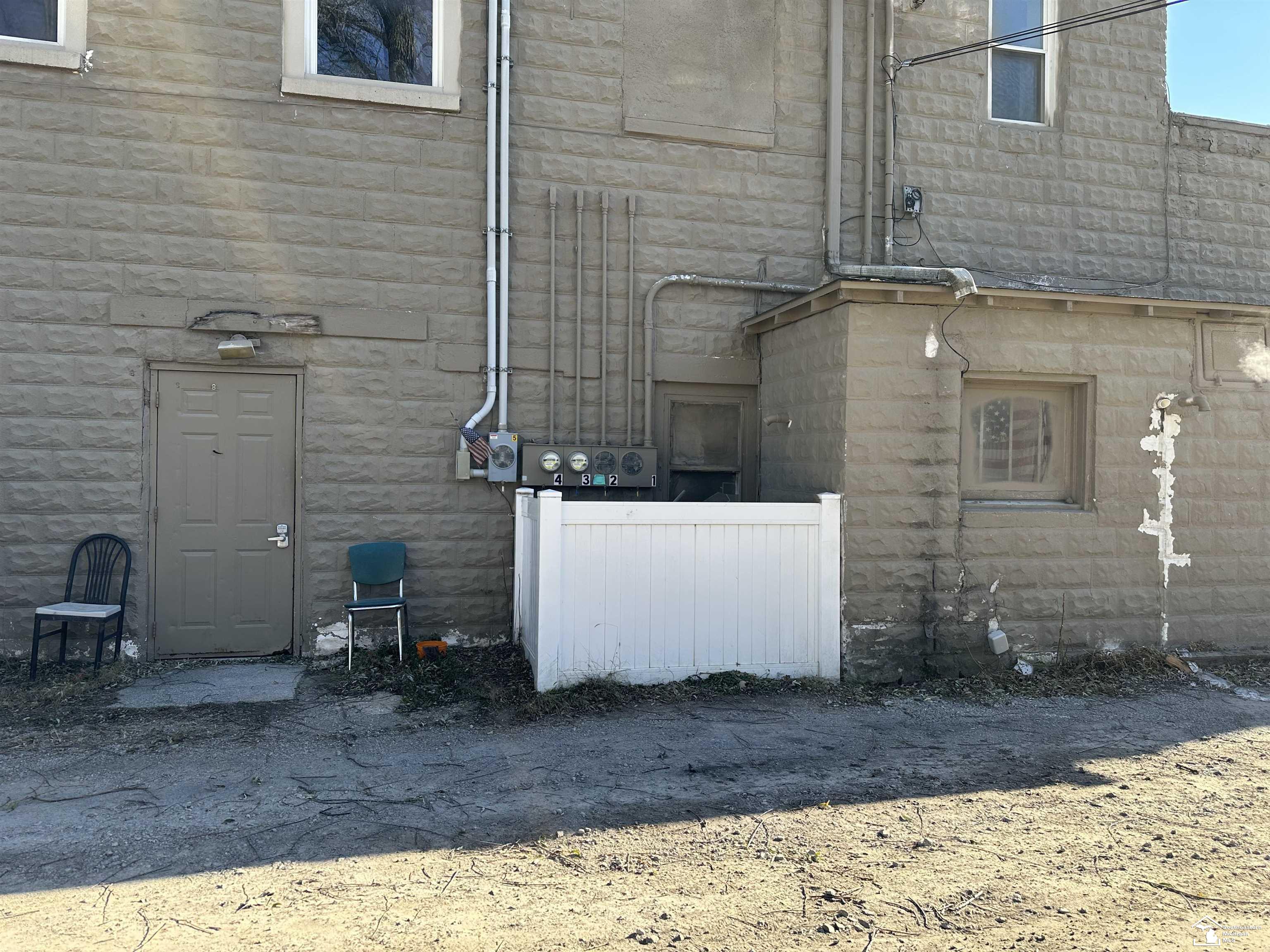 627 W Temperance Road