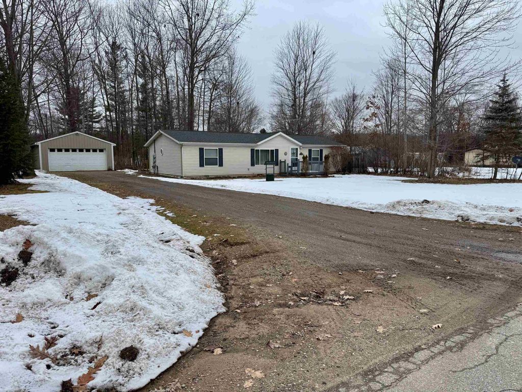 Photo of 7266 Pebble Beach Drive, Gladwin, MI 48624 (MLS # 50200030)