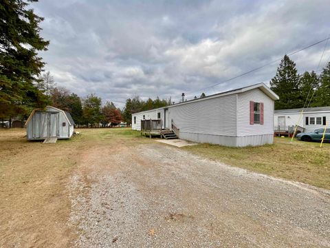 Photo of 8467 P.5 Road, Gladstone, MI 49837 (MLS # 50194220)