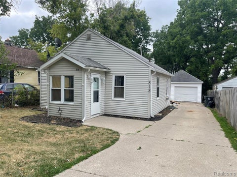 Photo of 818 Cedar Street, Pontiac, MI 48342 (MLS # 61016295)