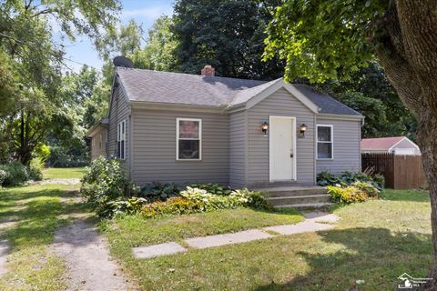 1027 S Park Drive Temperance MI 48182