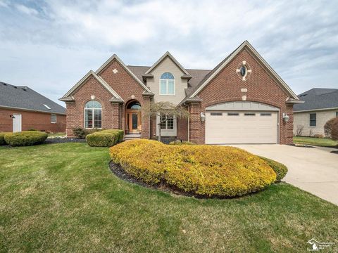 1033 Saint James Park Avenue Monroe MI 48161