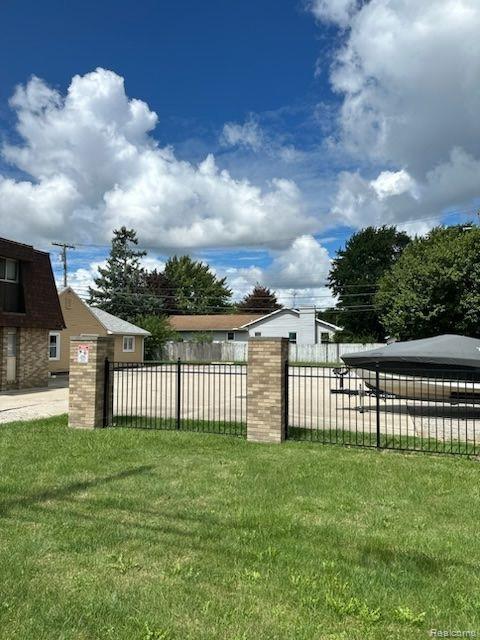 1724 S CUSTER Road
