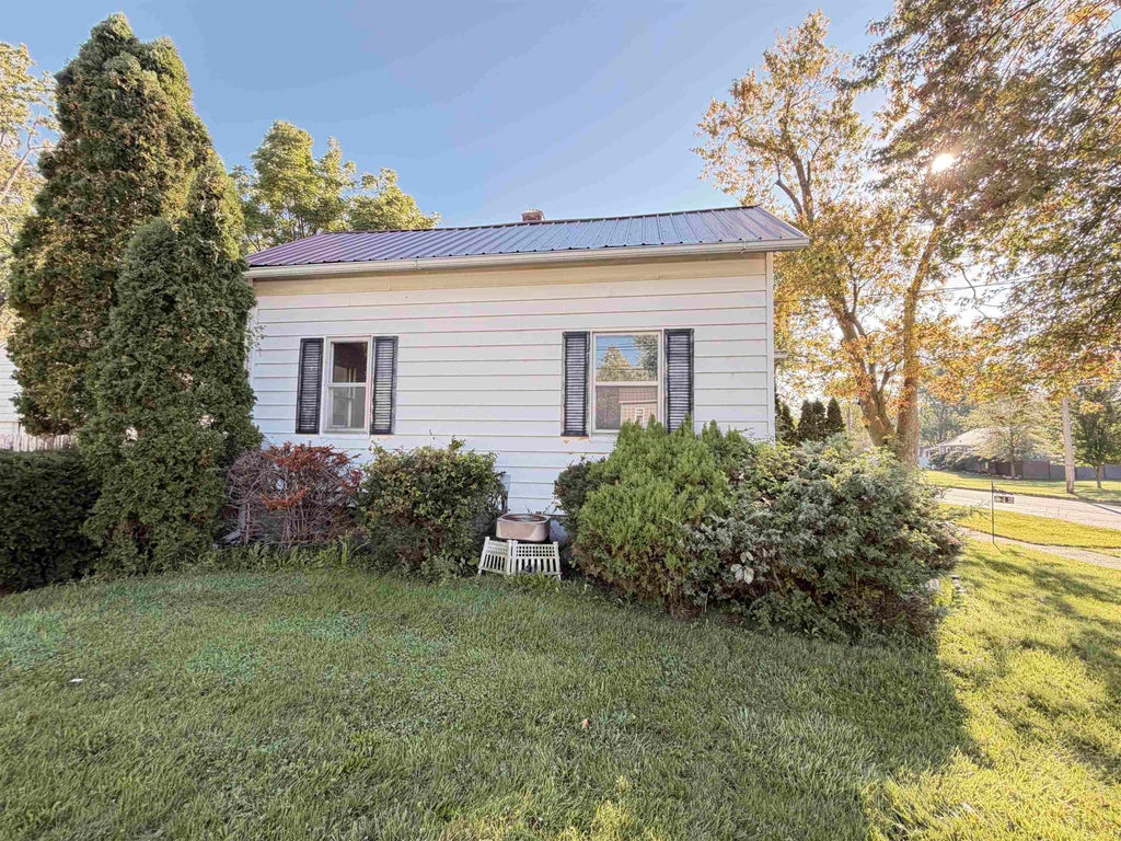 Photo of 212 W Lewis Street, Saint Johns, MI 48879 (MLS # 50223088)