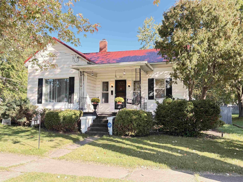 Photo of 212 W Lewis Street, Saint Johns, MI 48879 (MLS # 50223088)