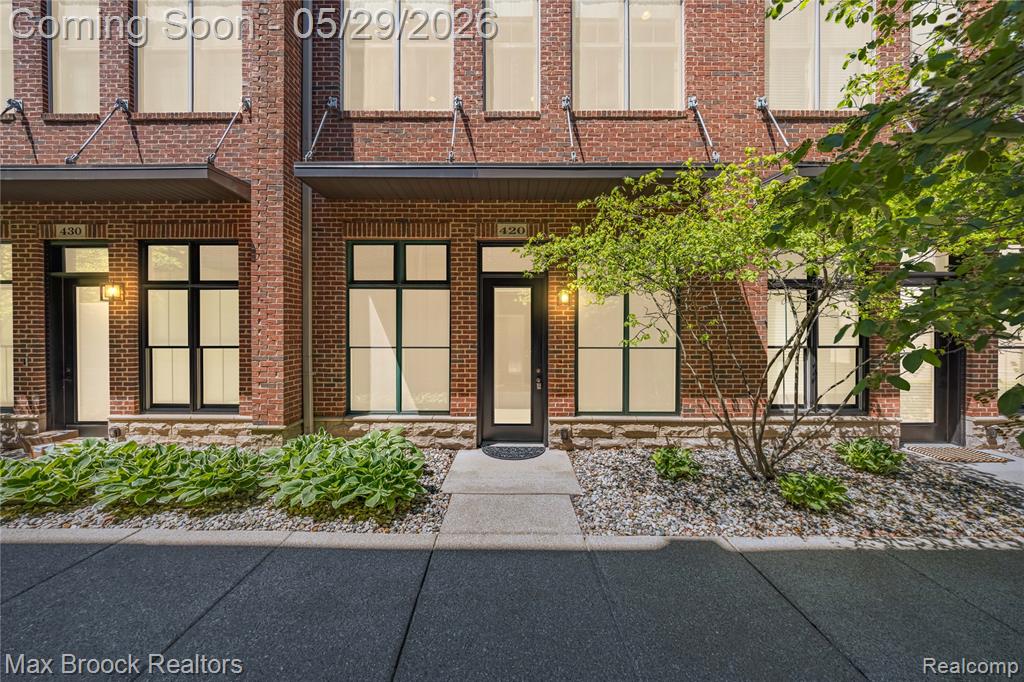 420 Lewis Court