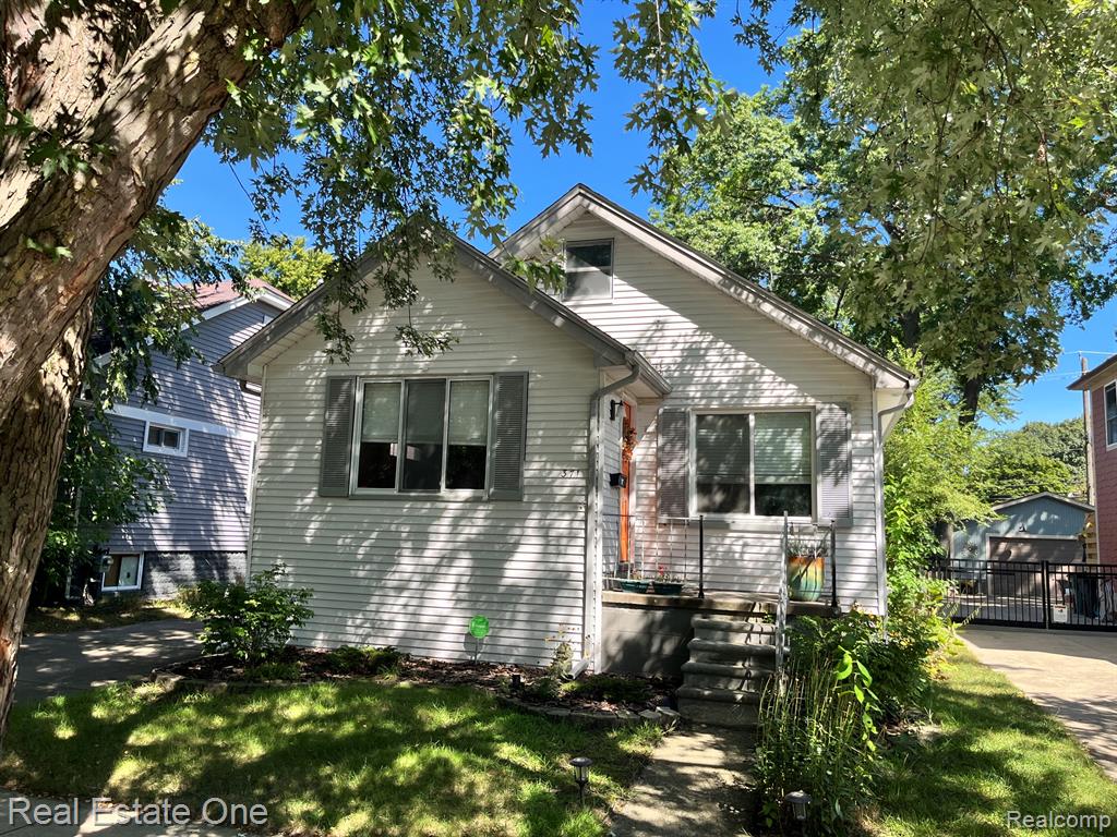 371 E OAKRIDGE Street