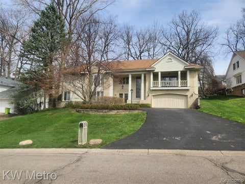 Photo of 3086 Bloomfield Park Drive, West Bloomfield, MI 48323 (MLS # 61002989)
