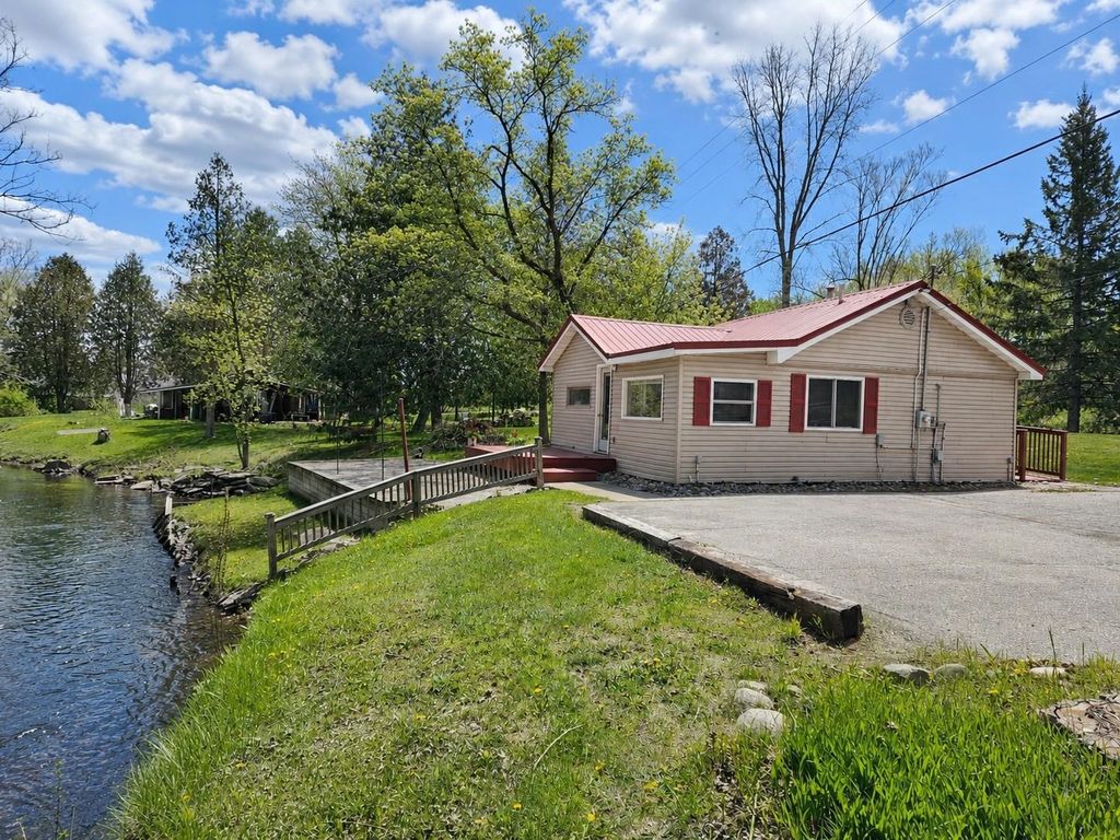 Photo of 2339 E Ludington Drive, Farwell, MI 48622 (MLS # 50207280)