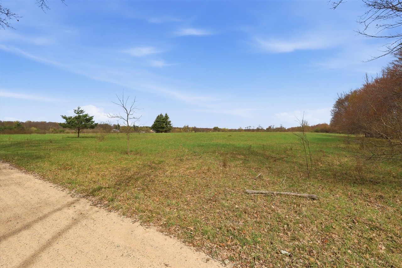 V/L 12 Mile Road