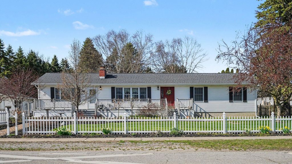 Photo of 107 North Street, Pinconning, MI 48650 (MLS # 50205661)