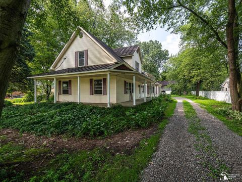 Photo of 1660 W Sterns Road, Temperance, MI 48182 (MLS # 50184025)